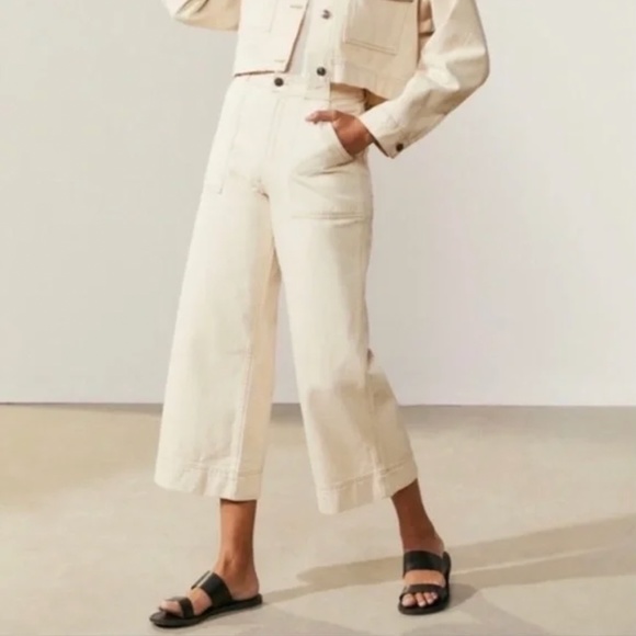 Abercrombie & Fitch Pants - Abercrombie & Fitch Cropped Cargo Pants